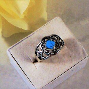 Sterling Silver Ring With Simulated Turquoise US Size 8 - Pretty Fancy Setting